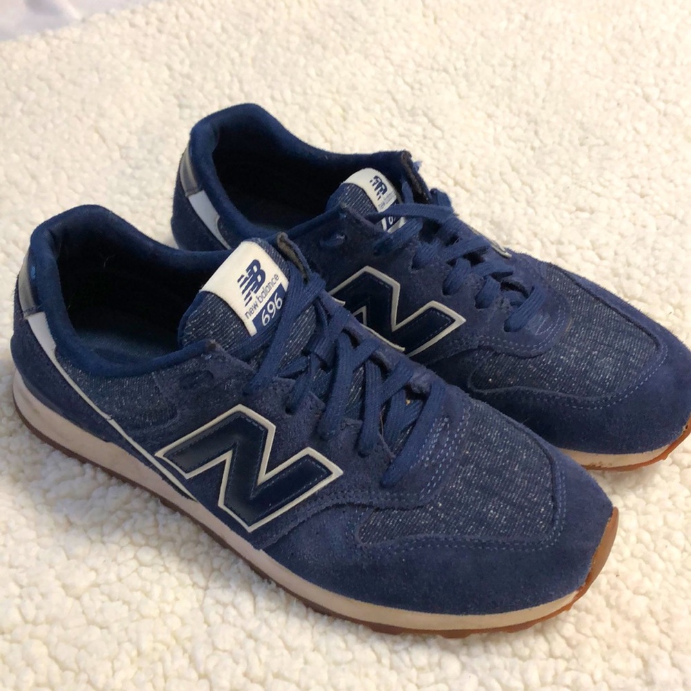 New Balance 696 Navy sneakers